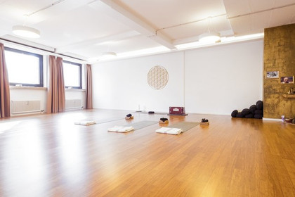 Bild 1 von Patrick Broome Yoga Studio City Partnergalerie
