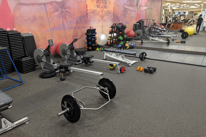 Image 2 from LA Fitness - WOODLAND HILLS partner gallery