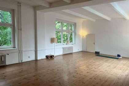 Bild 3 von Queer Yoga Berlin-Kreuzkölln Partnergalerie