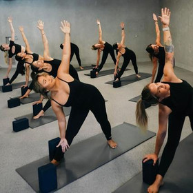 Image 3 from 423 Yoga partner gallery
