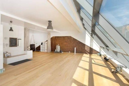 Bild 1 von Yoga Studio Frankfurt - Health Coach Stephan Suh Partnergalerie