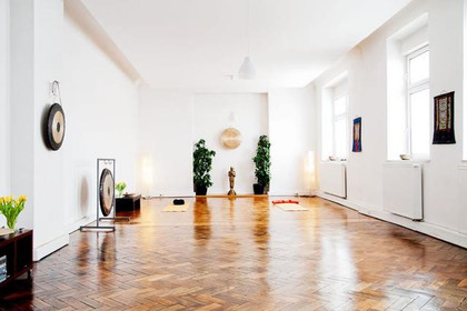 Bild 1 von Yogaschule Yoga in Motion Partnergalerie
