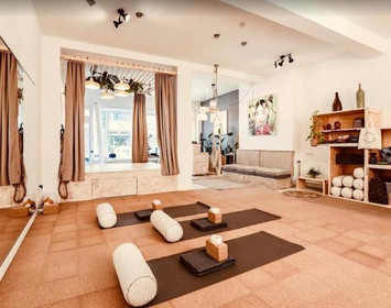 Bild 1 von Yoga Homebase Joachim-Erwin-Platz Partnergalerie