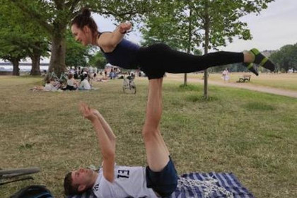 Bild 5 von akrobatik yoga , acroyoga, acro yoga , akro yoga , düsseldorf Partnergalerie