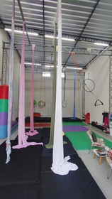 Imagem 3 da galeria do parceiro Casa 7 Circo - Aulas de tecido acrobático, lira e trapézio