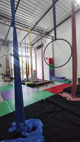 Imagem 7 da galeria do parceiro Casa 7 Circo - Aulas de tecido acrobático, lira e trapézio