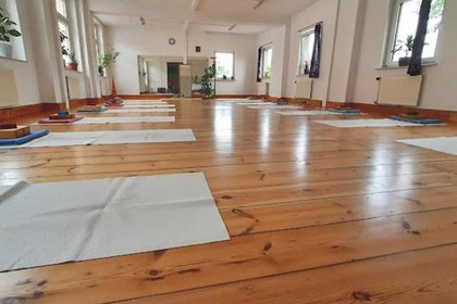 Bild 2 von Yogastudio YogaWege Katrin Müller & Rolf Partnergalerie