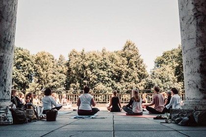 Bild 7 von POP UP YOGA @ Königsplatz Partnergalerie