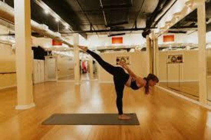Imagem 1 da galeria do parceiro The SweatBox Yoga