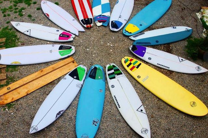 Imagem 1 da galeria do parceiro Surf's Up Club Arenque Surfboards - Rio Tavares