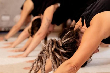 Bild 3 von Yin und Janka - Yoga Bewegung Tanz Partnergalerie