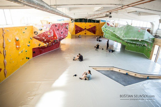 Bild 1 von Linie 7 - Bouldern in Bremen Partnergalerie