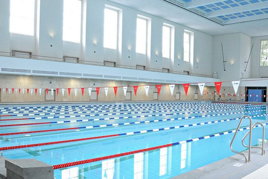 Bild 1 von Schwimmhalle Finckensteinallee Partnergalerie