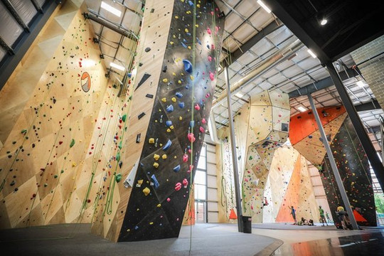 Image 1 from Ubergrippen Indoor Climbing Crag partner gallery