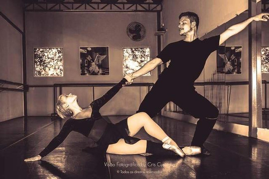 Imagem 2 da galeria do parceiro Ballet Adulto KR- Seu sonho levado a sério