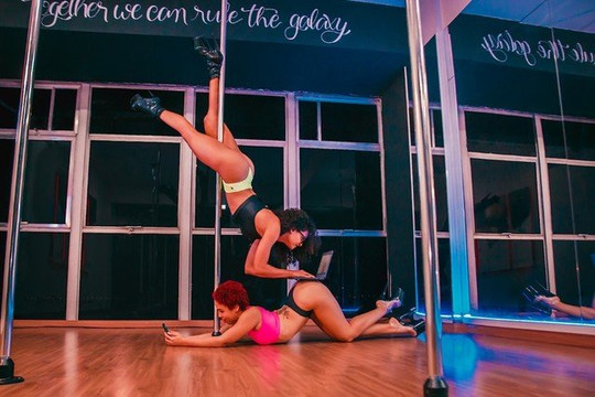 Imagem 2 da galeria do parceiro Polessence Pole Dance Studio
