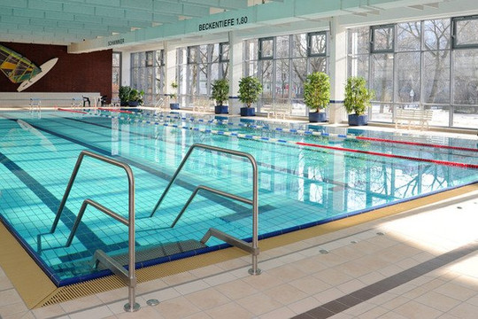 Bild 1 von Schwimmhalle Sewanstraße Partnergalerie
