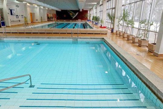 Bild 2 von Schwimmhalle Sewanstraße Partnergalerie