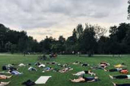 Bild 1 von Yoga Nebenan @ Cafe Kustermann Partnergalerie