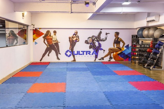 Imagem 3 da galeria do parceiro Academia Ultra Fitness / Roofbox Crossfit Arrecife