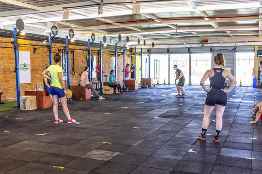 Imagem 3 da galeria do parceiro Academia Ultra Fitness / Roofbox Crossfit Arrecife