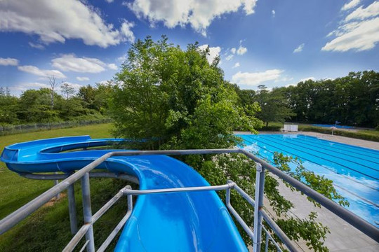 Bild 2 von Bäderland Sommerfreibad Osdorfer Born Partnergalerie