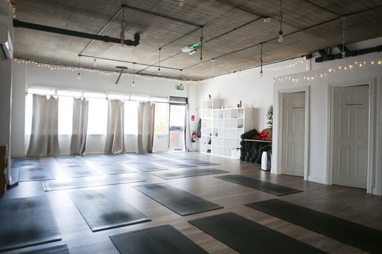 Image 3 from MoreYoga Clapham Junction partner gallery