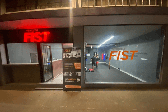 Imagen 2 de la galería del partner Enigma Fist