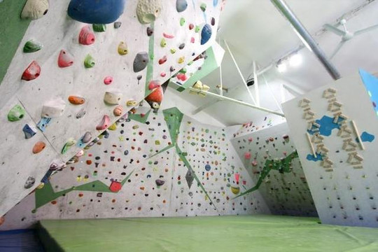 Imagen 2 de la galería del partner Boulder Madrid - Rocódromo de Escalada en Madrid