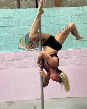 Imagem 3 da galeria do parceiro pole dance house