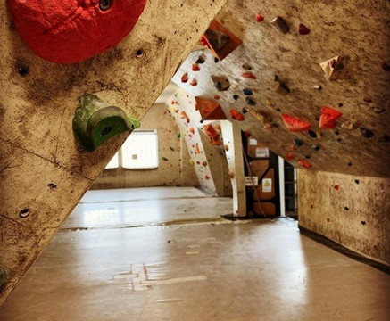 Bild 2 von The Rock Kletterhalle Partnergalerie