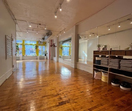 Image 1 from Center Yoga partner gallery