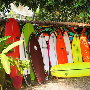Imagem 1 da galeria do parceiro Surf's Up Club Marthi Itamambuca