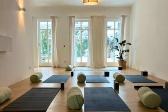 Bild 3 von Urban Yoga Munich @ Sommerstraße Partnergalerie