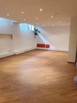 Bild 1 von SparklinYoga with Fran @ Lindwurmstraße Partnergalerie