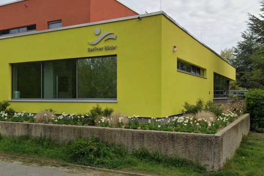 Bild 2 von Schwimmhalle Buch Partnergalerie