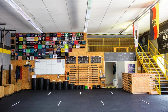 Bild 1 von CrossFit Wiesbaden Hasengartenstraße Partnergalerie