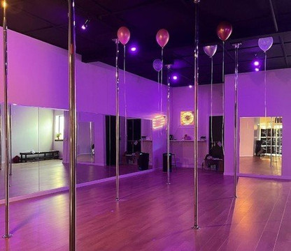 Image 1 from The Cheeky Peach Patchogue partner gallery