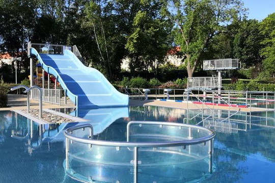 Bild 1 von Freibad Cotta Partnergalerie