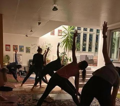 Bild 1 von Yoga Nebenan @ Loci Partnergalerie