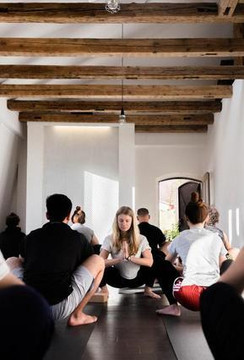 Bild 3 von HOLY WOW YOGA & ART Partnergalerie