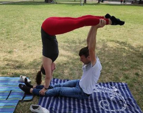 Bild 2 von akrobatik yoga , acroyoga, acro yoga , akro yoga , düsseldorf Partnergalerie