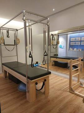 Imagem 2 da galeria do parceiro Club Pilates Poblenou (uso de calcetines antideslizantes obligatorio)