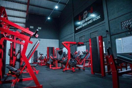 Imagem 1 da galeria do parceiro Academia Hard Work Gym - Curitiba,