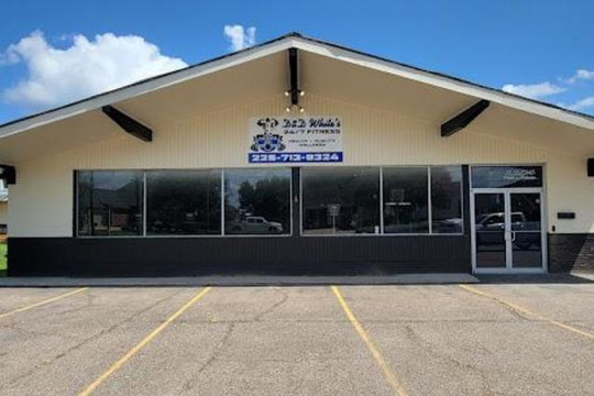 Image 2 from D&D White's Fitness partner gallery