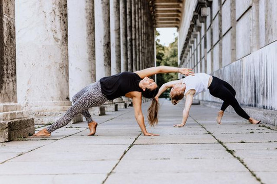 Bild 2 von POP UP YOGA @ Haus der Kunst Partnergalerie