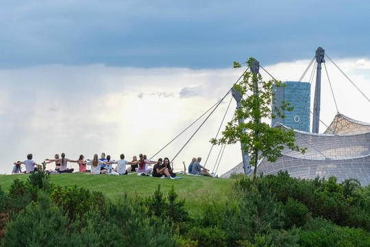 Bild 3 von POP UP YOGA @ Olympiapark Partnergalerie