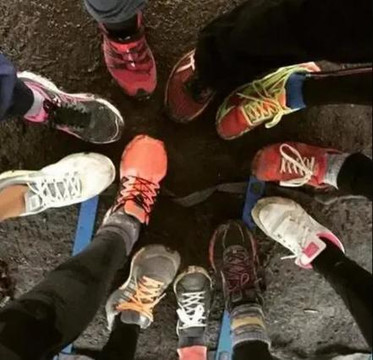 Bild 2 von LAUFMAMALAUF Düsseldorf Hofgarten Partnergalerie