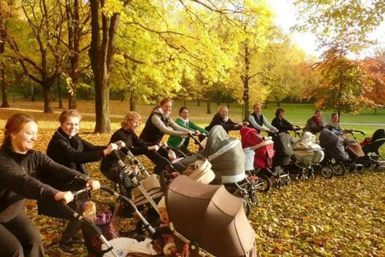 Bild 3 von LAUFMAMALAUF Düsseldorf Hofgarten Partnergalerie