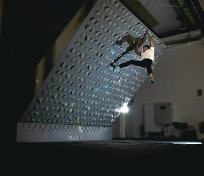 Imagen 1 de la galería del partner Campo Base Escalada | Rocódromo en Burgos